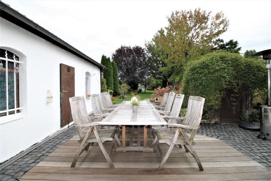 Immobilienangebot - Düsseldorf - Alle - Freistehendes und umfangreich modernisiertes Einfamilienhaus mit sehr schön angelegtem Garten