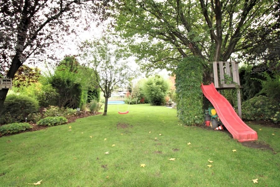 Immobilienangebot - Düsseldorf - Alle - Freistehendes und umfangreich modernisiertes Einfamilienhaus mit sehr schön angelegtem Garten