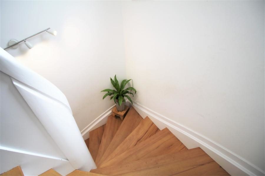 Immobilienangebot - Düsseldorf - Alle - Freistehendes und umfangreich modernisiertes Einfamilienhaus mit sehr schön angelegtem Garten