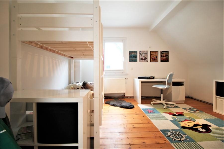 Immobilienangebot - Düsseldorf - Alle - Freistehendes und umfangreich modernisiertes Einfamilienhaus mit sehr schön angelegtem Garten