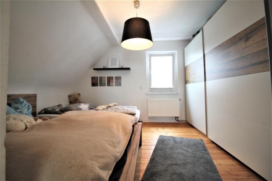 Immobilienangebot - Düsseldorf - Alle - Freistehendes und umfangreich modernisiertes Einfamilienhaus mit sehr schön angelegtem Garten