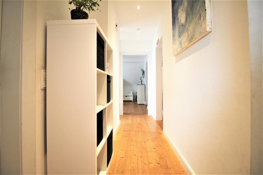Immobilienangebot - Düsseldorf - Alle - Freistehendes und umfangreich modernisiertes Einfamilienhaus mit sehr schön angelegtem Garten