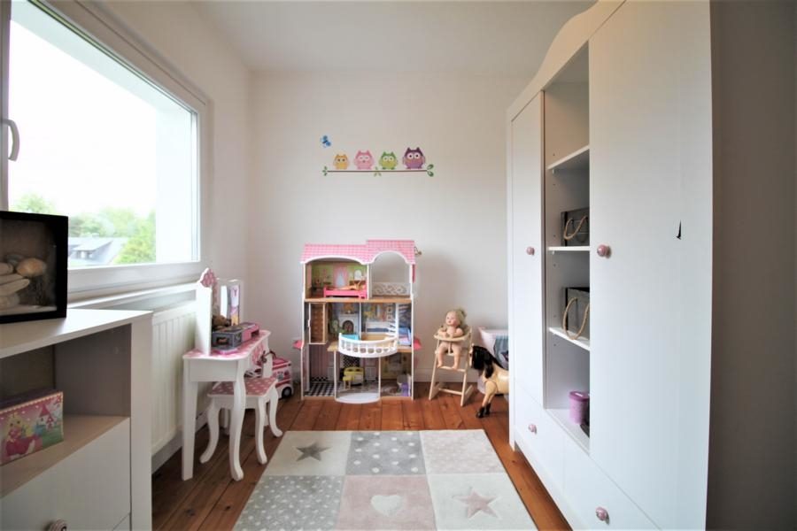 Immobilienangebot - Düsseldorf - Alle - Freistehendes und umfangreich modernisiertes Einfamilienhaus mit sehr schön angelegtem Garten