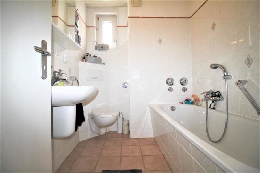 Immobilienangebot - Düsseldorf - Alle - Freistehendes und umfangreich modernisiertes Einfamilienhaus mit sehr schön angelegtem Garten