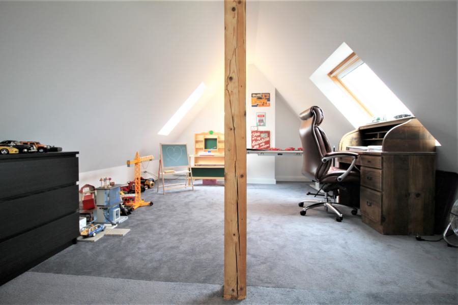 Immobilienangebot - Düsseldorf - Alle - Freistehendes und umfangreich modernisiertes Einfamilienhaus mit sehr schön angelegtem Garten