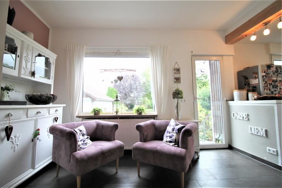 Immobilienangebot - Düsseldorf - Alle - Freistehendes und umfangreich modernisiertes Einfamilienhaus mit sehr schön angelegtem Garten