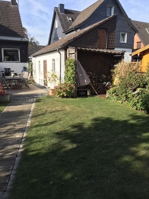 Immobilienangebot - Düsseldorf - Alle - Freistehendes und umfangreich modernisiertes Einfamilienhaus mit sehr schön angelegtem Garten