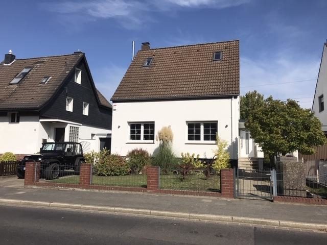Immobilienangebot - Düsseldorf - Alle - Freistehendes und umfangreich modernisiertes Einfamilienhaus mit sehr schön angelegtem Garten