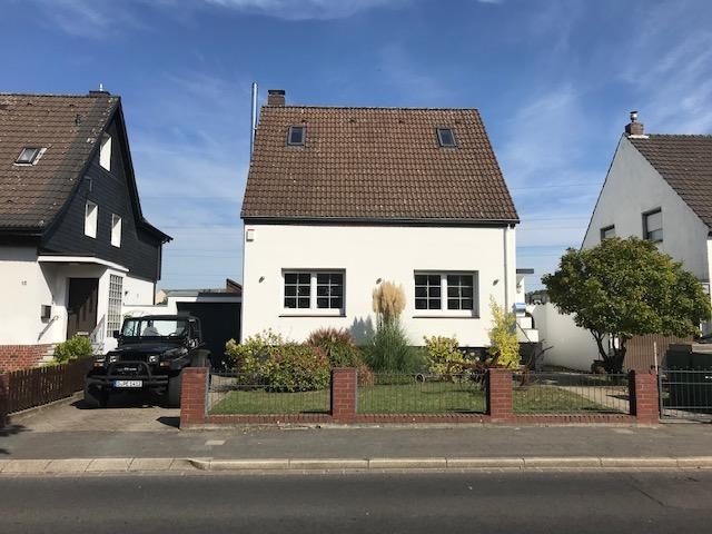 Immobilienangebot - Düsseldorf - Alle - Freistehendes und umfangreich modernisiertes Einfamilienhaus mit sehr schön angelegtem Garten