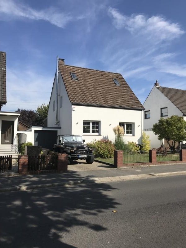 Immobilienangebot - Düsseldorf - Alle - Freistehendes und umfangreich modernisiertes Einfamilienhaus mit sehr schön angelegtem Garten