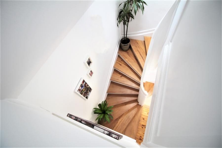 Immobilienangebot - Düsseldorf - Alle - Freistehendes und umfangreich modernisiertes Einfamilienhaus mit sehr schön angelegtem Garten