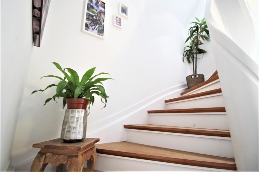 Immobilienangebot - Düsseldorf - Alle - Freistehendes und umfangreich modernisiertes Einfamilienhaus mit sehr schön angelegtem Garten