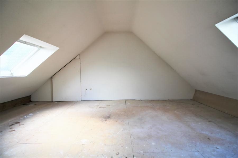 Immobilienangebot - Düsseldorf - Alle - Lorettostraße:renovierungsbedürftige 3-Zimmer zzgl. 20qm Spitzboden als Maisonette