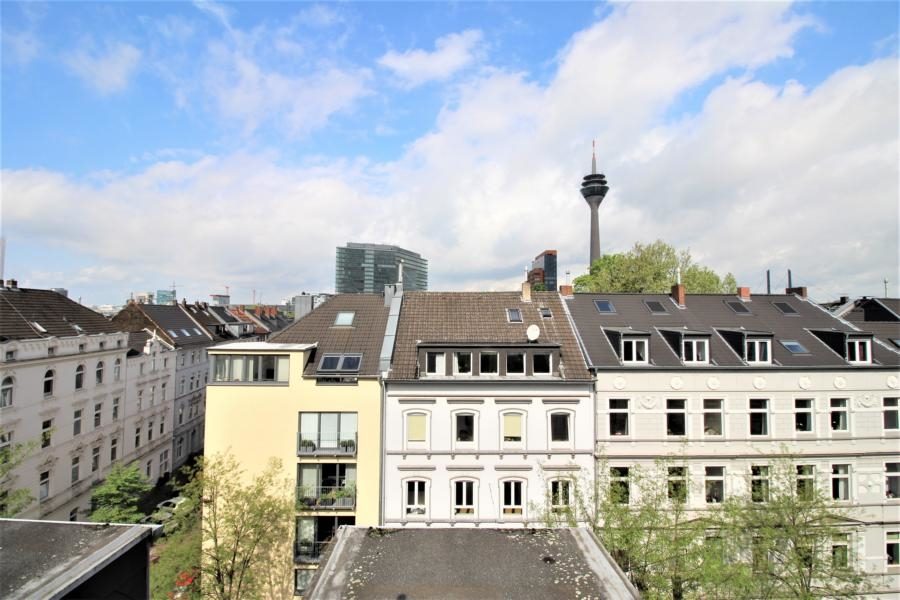 Immobilienangebot - Düsseldorf - Alle - Lorettostraße:renovierungsbedürftige 3-Zimmer zzgl. 20qm Spitzboden als Maisonette