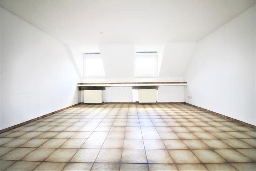 Immobilienangebot - Düsseldorf - Alle - Lorettostraße:renovierungsbedürftige 3-Zimmer zzgl. 20qm Spitzboden als Maisonette