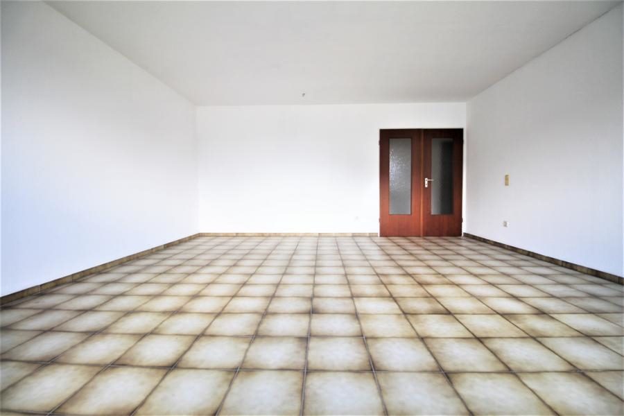 Immobilienangebot - Düsseldorf - Alle - Lorettostraße:renovierungsbedürftige 3-Zimmer zzgl. 20qm Spitzboden als Maisonette