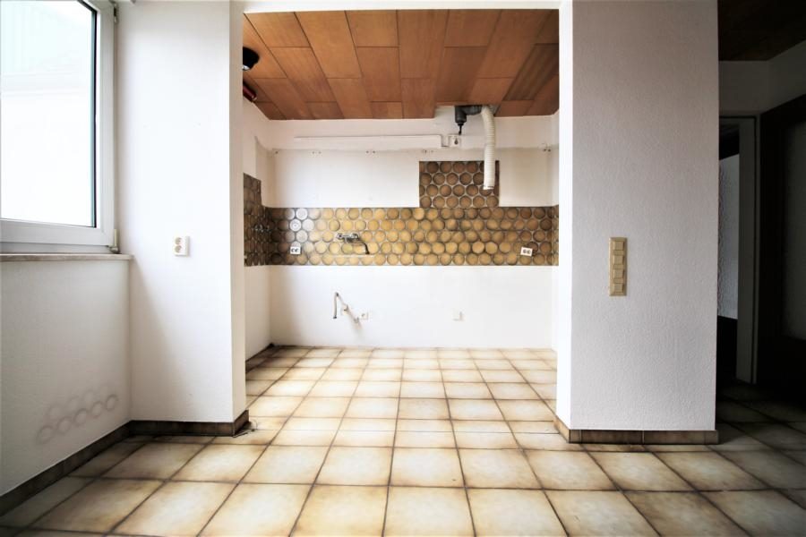 Immobilienangebot - Düsseldorf - Alle - Lorettostraße:renovierungsbedürftige 3-Zimmer zzgl. 20qm Spitzboden als Maisonette