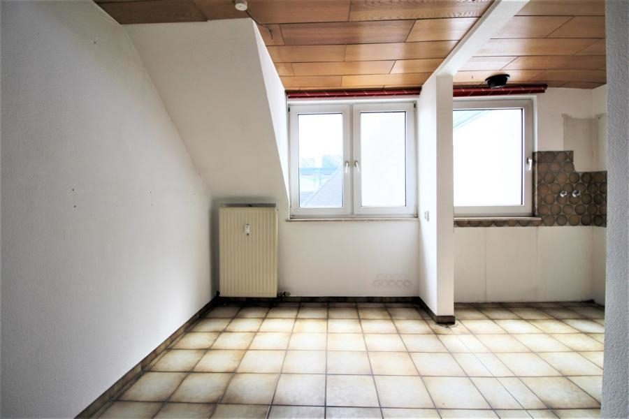 Immobilienangebot - Düsseldorf - Alle - Lorettostraße:renovierungsbedürftige 3-Zimmer zzgl. 20qm Spitzboden als Maisonette