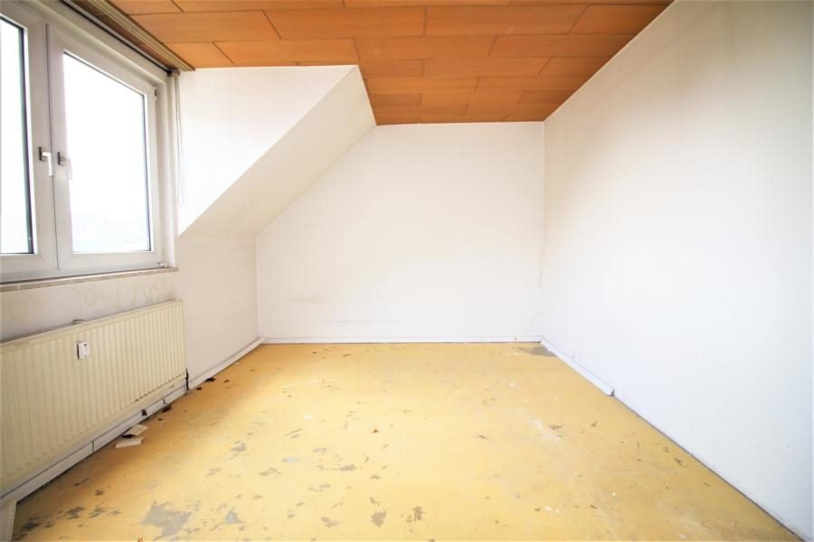 Immobilienangebot - Düsseldorf - Alle - Lorettostraße:renovierungsbedürftige 3-Zimmer zzgl. 20qm Spitzboden als Maisonette