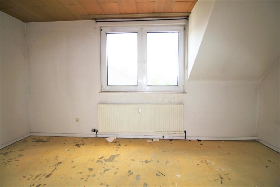Immobilienangebot - Düsseldorf - Alle - Lorettostraße:renovierungsbedürftige 3-Zimmer zzgl. 20qm Spitzboden als Maisonette