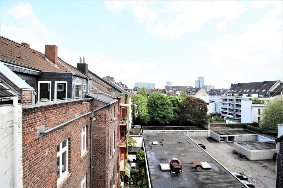 Immobilienangebot - Düsseldorf - Alle - Lorettostraße:renovierungsbedürftige 3-Zimmer zzgl. 20qm Spitzboden als Maisonette