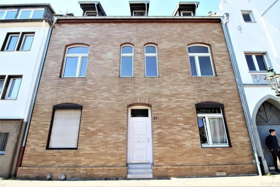 Immobilienangebot - Düsseldorf - Alle - Eller / In der Elb:
komplett modernisiertes Mehrfamilienhaus mit großem Garten