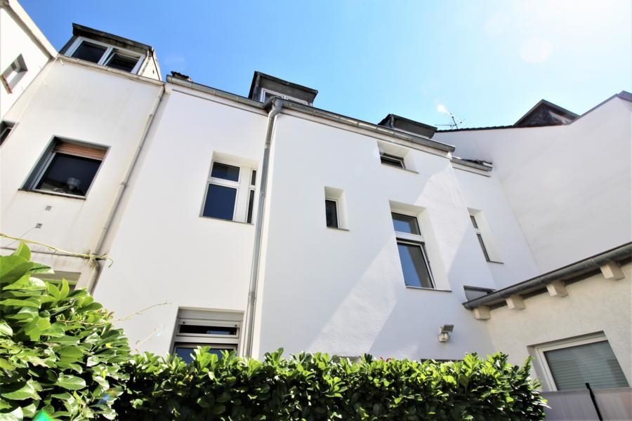 Immobilienangebot - Düsseldorf - Alle - Eller / In der Elb:
komplett modernisiertes Mehrfamilienhaus mit großem Garten