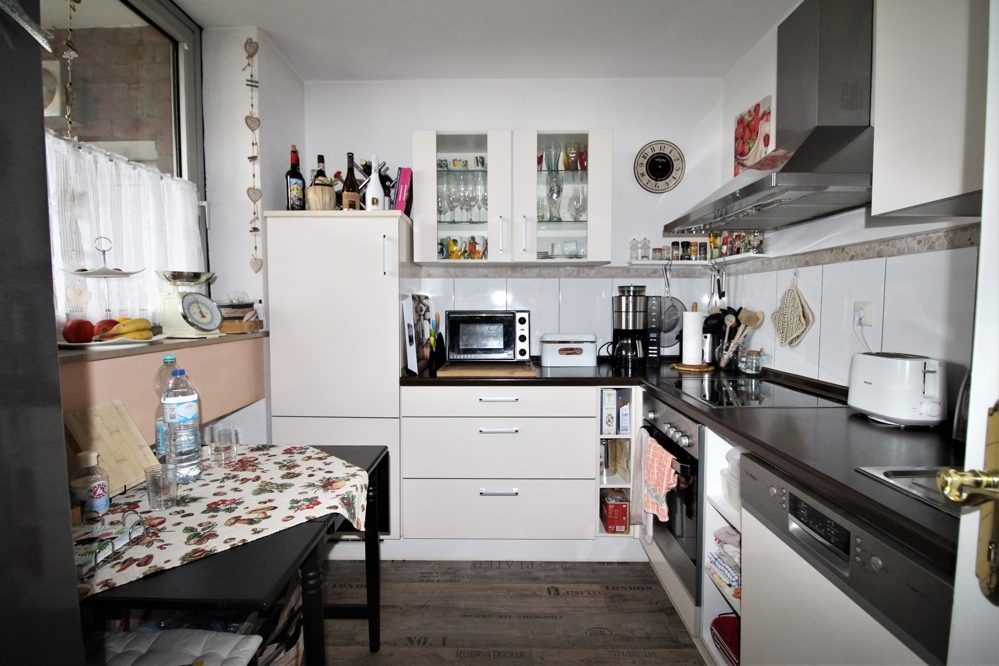 Immobilienangebot - Düsseldorf / Mörsenbroich - Alle - Mörsenbroich: gut geschnittene 2 Zimmer mit Loggia, TG-Stellplatz, Sauna und Schwimmbad