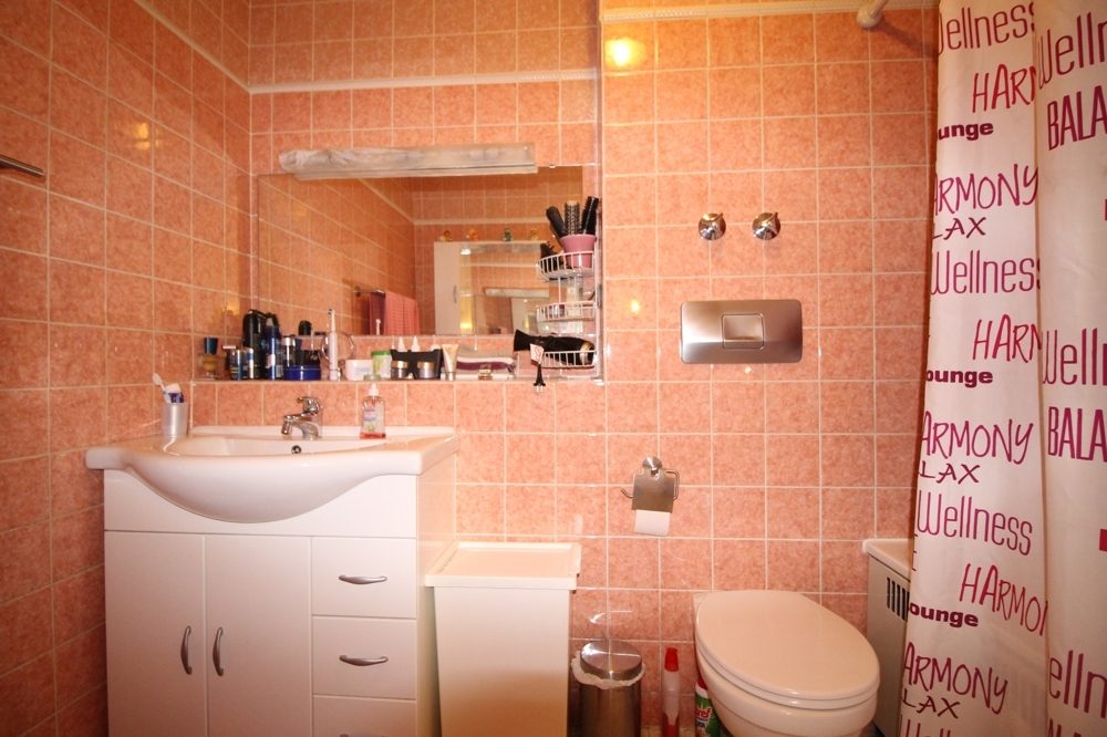 Immobilienangebot - Düsseldorf / Mörsenbroich - Alle - Mörsenbroich: gut geschnittene 2 Zimmer mit Loggia, TG-Stellplatz, Sauna und Schwimmbad