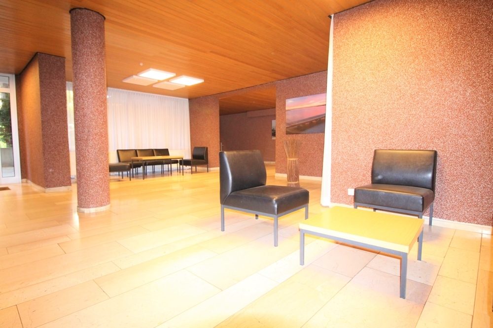 Immobilienangebot - Düsseldorf / Mörsenbroich - Alle - Mörsenbroich: gut geschnittene 2 Zimmer mit Loggia, TG-Stellplatz, Sauna und Schwimmbad