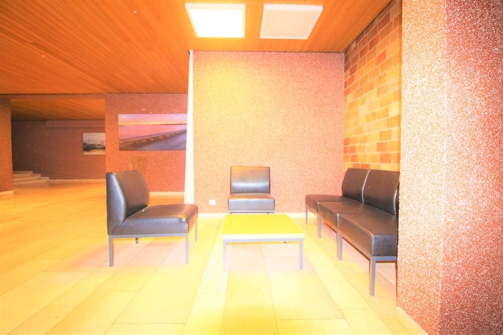 Immobilienangebot - Düsseldorf / Mörsenbroich - Alle - Mörsenbroich: gut geschnittene 2 Zimmer mit Loggia, TG-Stellplatz, Sauna und Schwimmbad