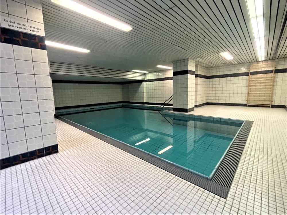 Immobilienangebot - Düsseldorf / Mörsenbroich - Alle - Mörsenbroich: gut geschnittene 2 Zimmer mit Loggia, TG-Stellplatz, Sauna und Schwimmbad