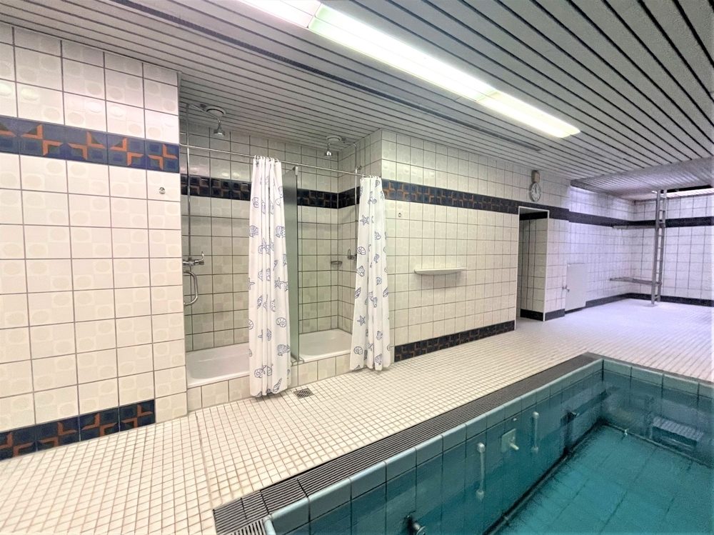 Immobilienangebot - Düsseldorf / Mörsenbroich - Alle - Mörsenbroich: gut geschnittene 2 Zimmer mit Loggia, TG-Stellplatz, Sauna und Schwimmbad