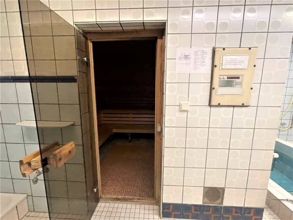 Immobilienangebot - Düsseldorf / Mörsenbroich - Alle - Mörsenbroich: gut geschnittene 2 Zimmer mit Loggia, TG-Stellplatz, Sauna und Schwimmbad