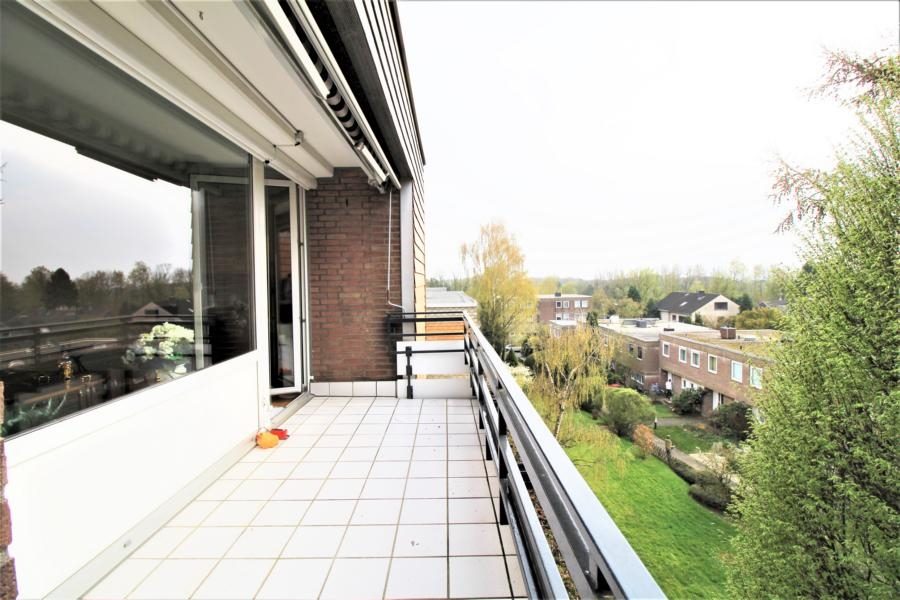 Immobilienangebot - Düsseldorf - Alle - Ludenberg: Hochwertig modernisierte 4-Zimmerwohnung mit großem Sonnenbalkon und TG-Stellplatz