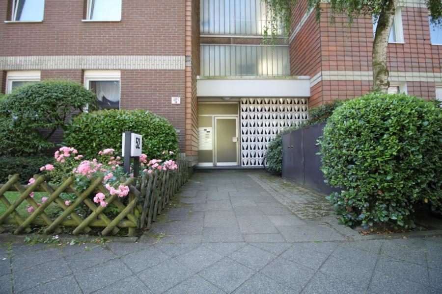 Immobilienangebot - Düsseldorf - Alle - Ludenberg: Hochwertig modernisierte 4-Zimmerwohnung mit großem Sonnenbalkon und TG-Stellplatz