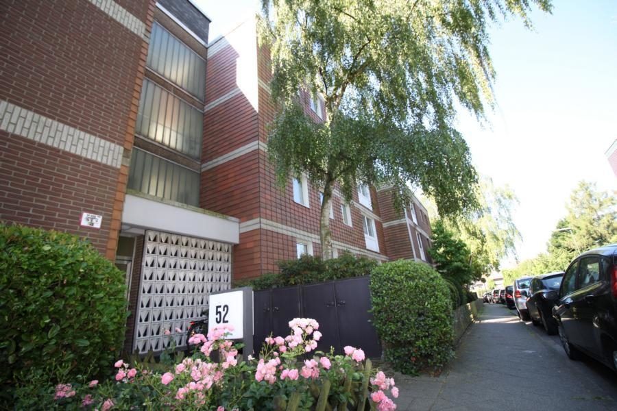 Immobilienangebot - Düsseldorf - Alle - Ludenberg: Hochwertig modernisierte 4-Zimmerwohnung mit großem Sonnenbalkon und TG-Stellplatz