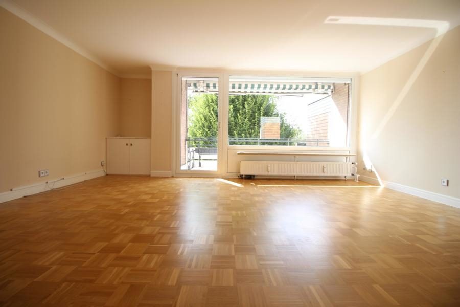 Immobilienangebot - Düsseldorf - Alle - Ludenberg: Hochwertig modernisierte 4-Zimmerwohnung mit großem Sonnenbalkon und TG-Stellplatz