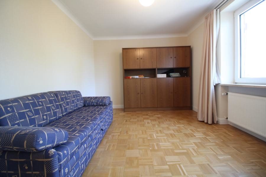Immobilienangebot - Düsseldorf - Alle - Ludenberg: Hochwertig modernisierte 4-Zimmerwohnung mit großem Sonnenbalkon und TG-Stellplatz