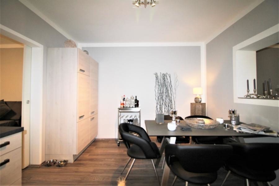 Immobilienangebot - Düsseldorf - Alle - Wersten: Schöne Doppelhaushälfte mit großem Garten in ruhiger Lage