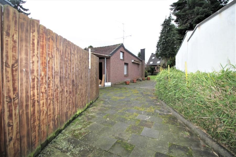 Immobilienangebot - Düsseldorf - Alle - Wersten: Schöne Doppelhaushälfte mit großem Garten in ruhiger Lage