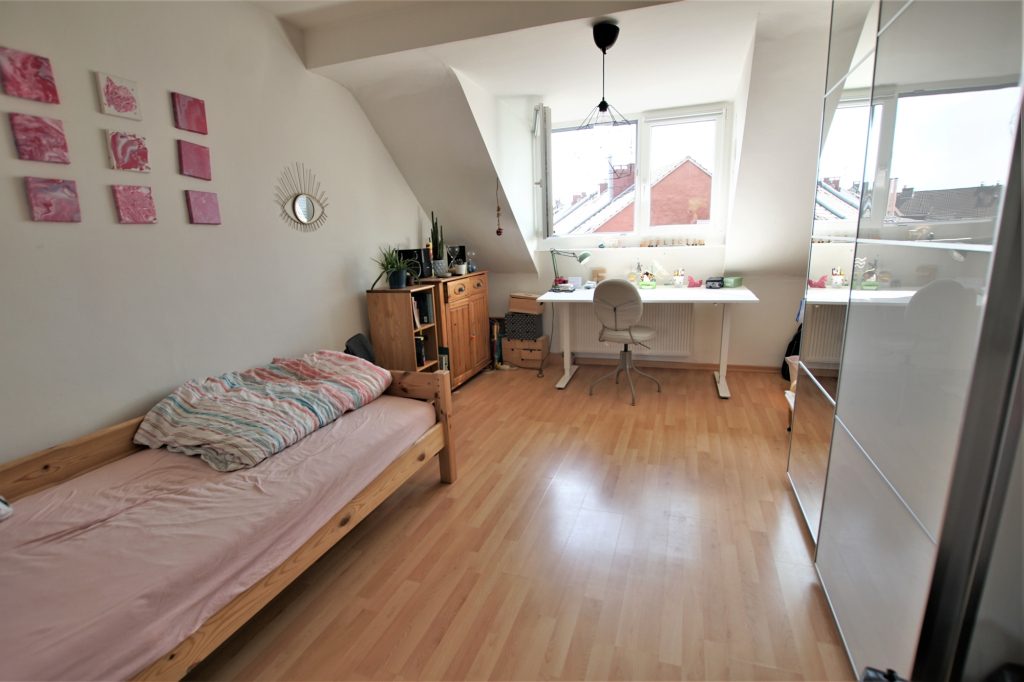 Immobilienangebot - Düsseldorf - Alle - Eller: gepflegte 3- Zimmerwohnung im DG in zentraler Lage!