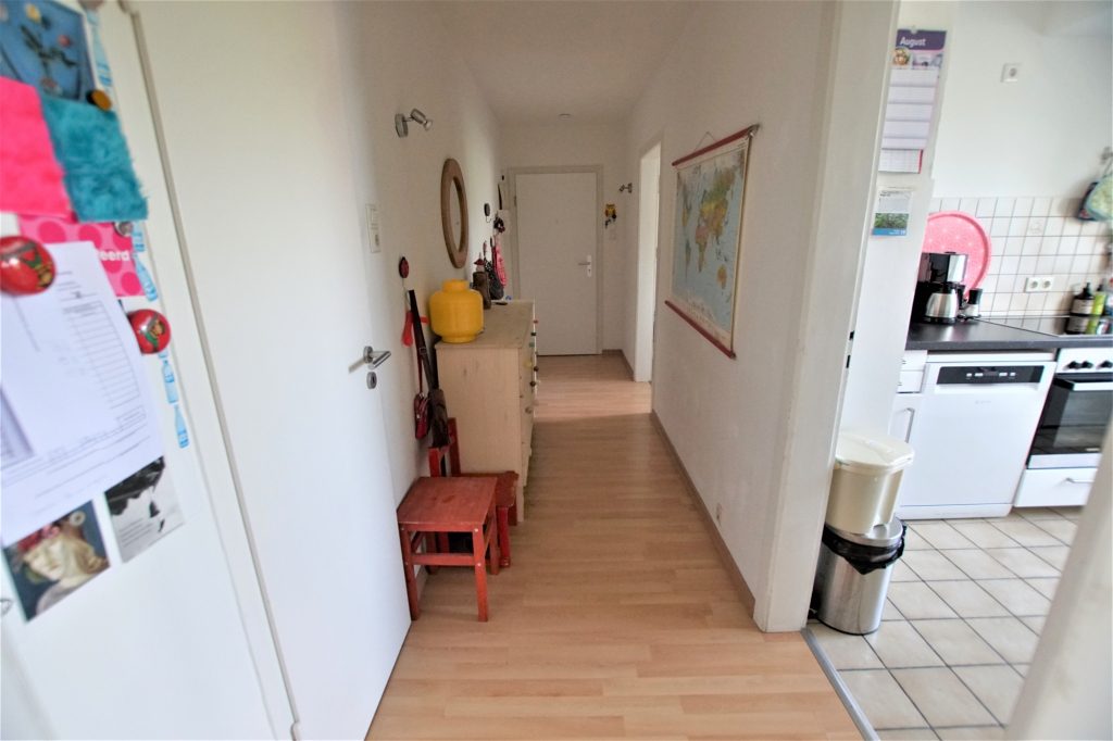 Immobilienangebot - Düsseldorf - Alle - Eller: gepflegte 3- Zimmerwohnung im DG in zentraler Lage!