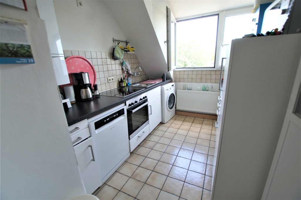 Immobilienangebot - Düsseldorf - Alle - Eller: gepflegte 3- Zimmerwohnung im DG in zentraler Lage!