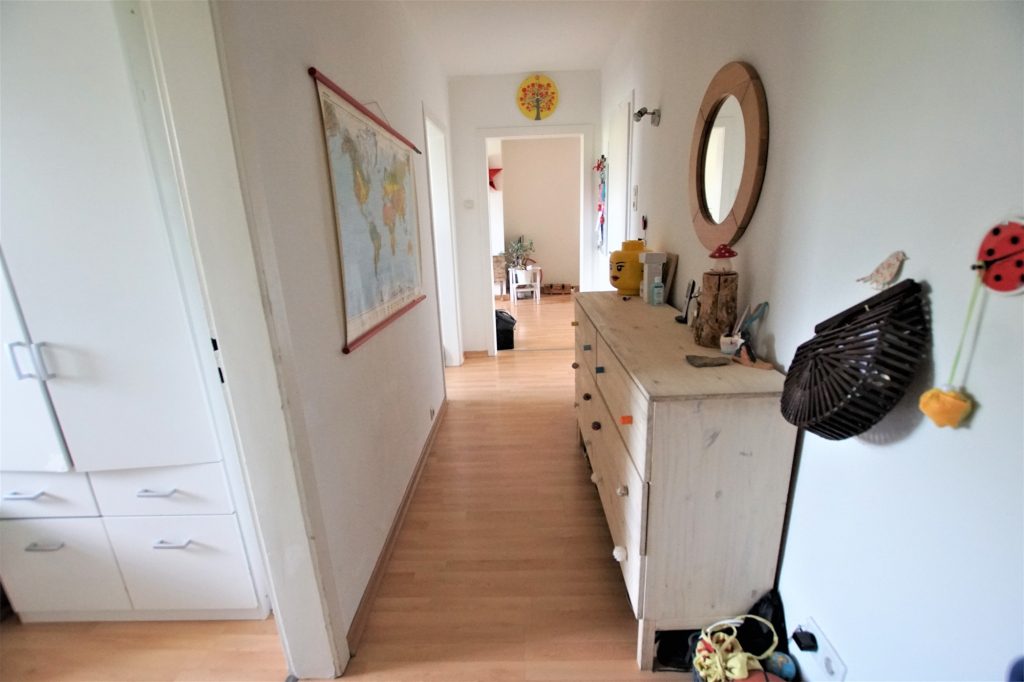 Immobilienangebot - Düsseldorf - Alle - Eller: gepflegte 3- Zimmerwohnung im DG in zentraler Lage!
