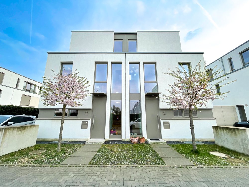 Immobilienangebot - Düsseldorf / Mörsenbroich - Alle - Mörsenbroich: Doppelhaushälfte in der Reitzensteinkaserne mit Terrasse, Garten und Garage