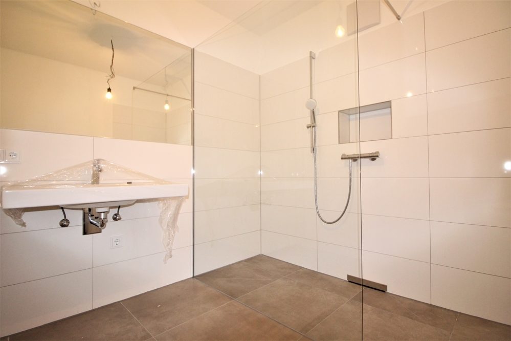 Immobilienangebot - Düsseldorf / Eller - Alle - NEUBAU: Repräsentative und lichtdurchflutete 3-Zimmer Wohnung mit Balkon in beliebter Lage!