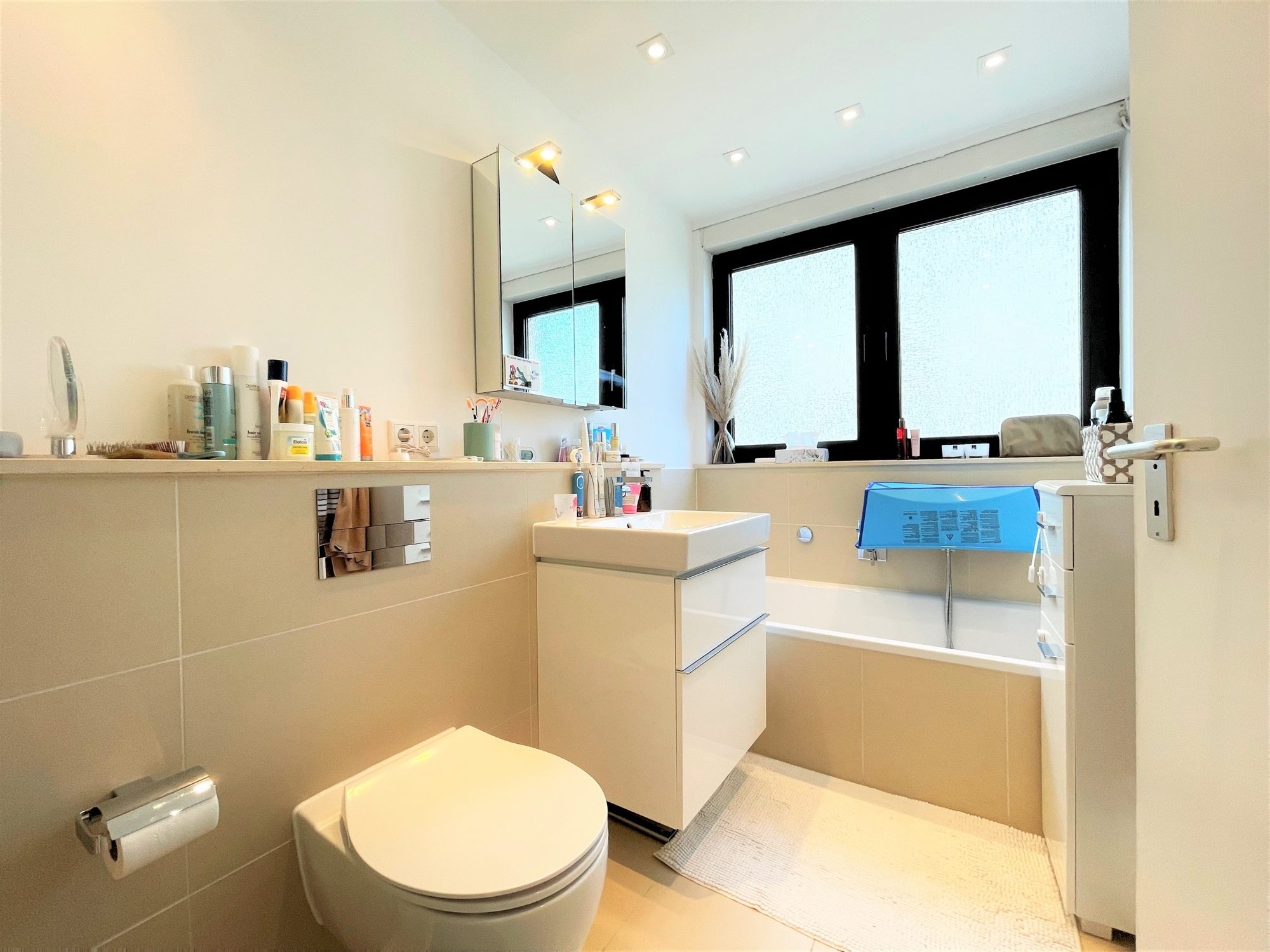 Immobilienangebot - Düsseldorf - Alle - Zooviertel: Lichtdurchflutete und geräumige 3-Zimmer-Wohnung mit EBK und Rundum-Balkon in Bestlage!