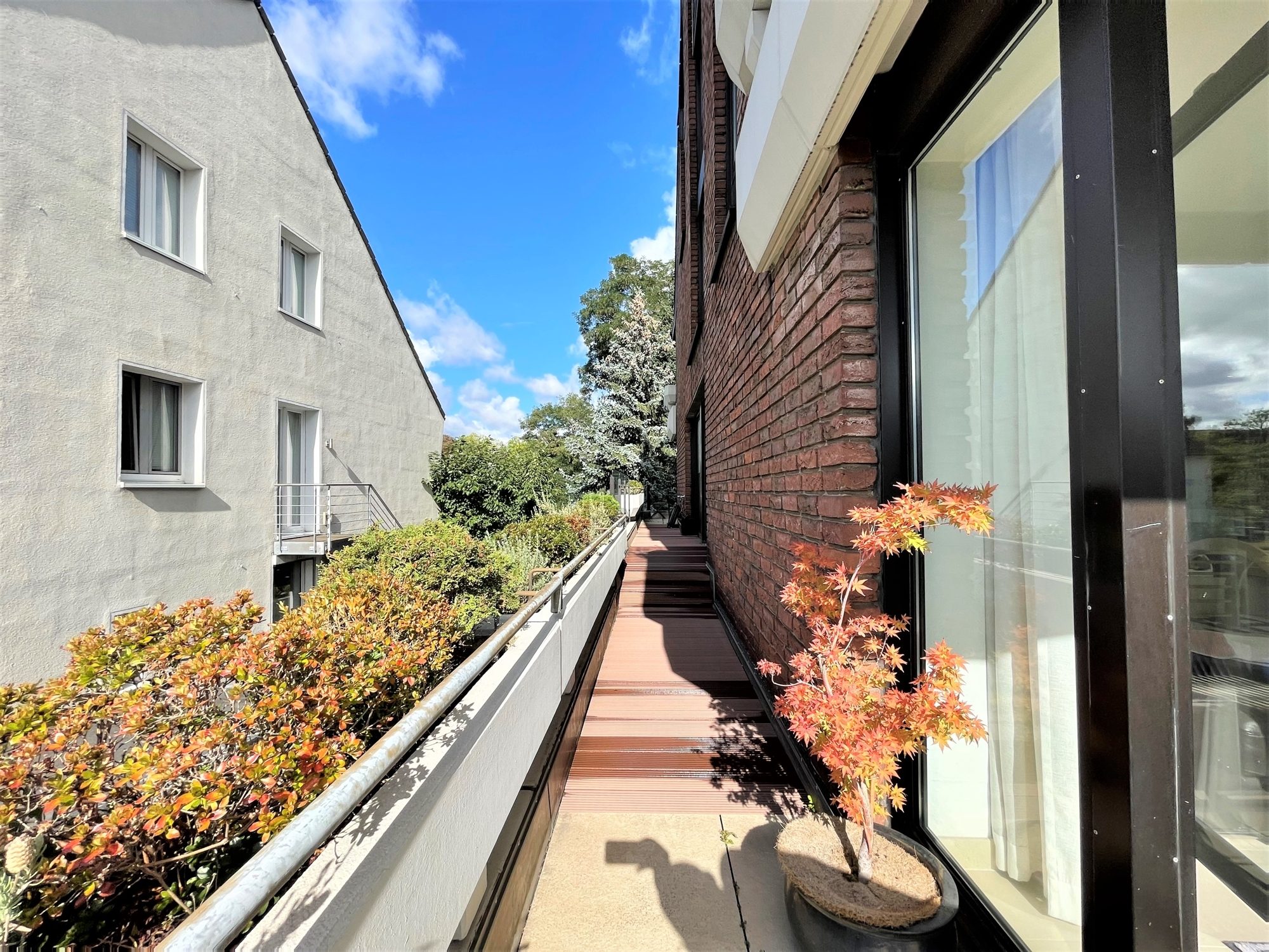 Immobilienangebot - Düsseldorf - Alle - Zooviertel: Lichtdurchflutete und geräumige 3-Zimmer-Wohnung mit EBK und Rundum-Balkon in Bestlage!