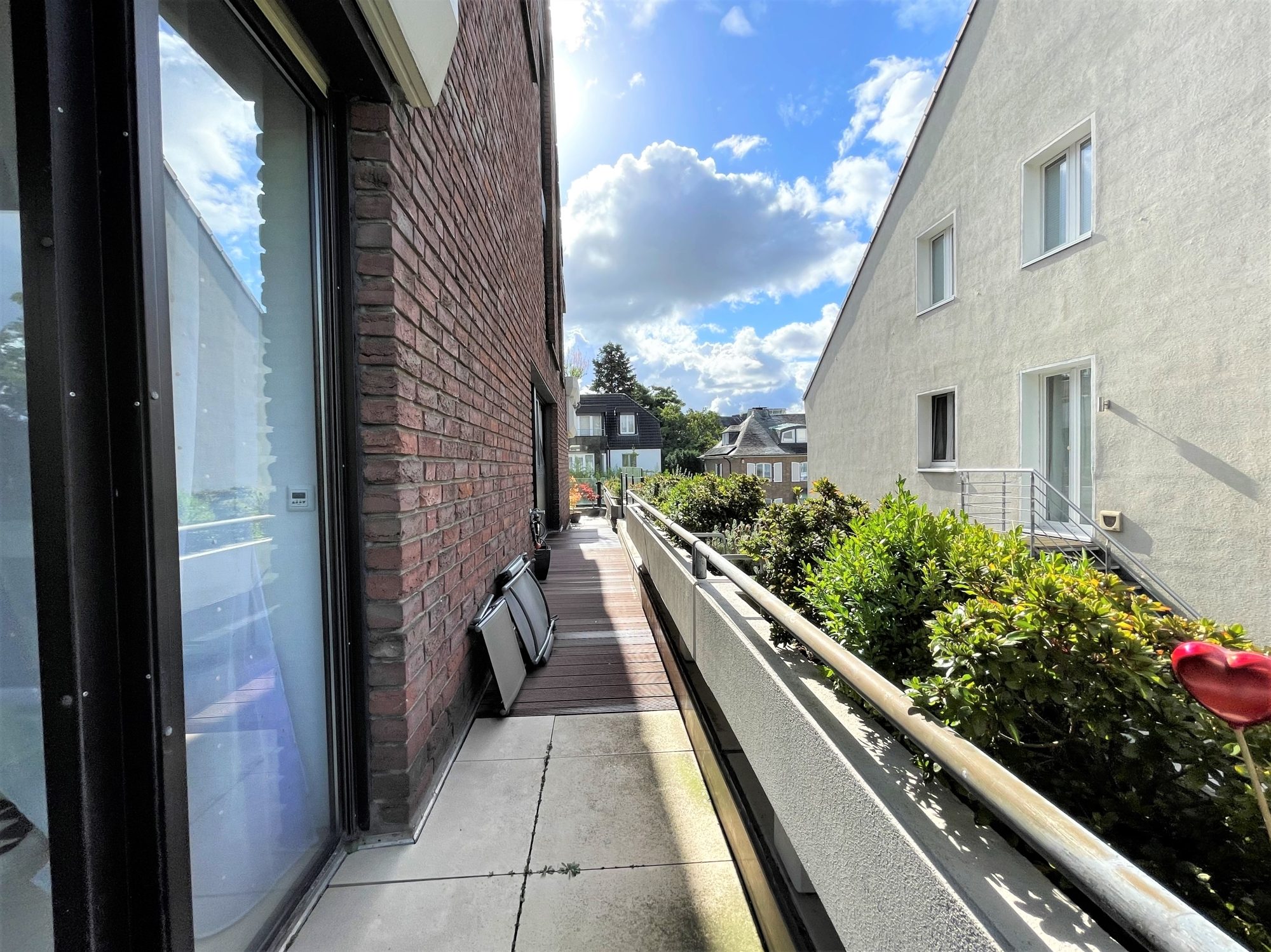 Immobilienangebot - Düsseldorf - Alle - Zooviertel: Lichtdurchflutete und geräumige 3-Zimmer-Wohnung mit EBK und Rundum-Balkon in Bestlage!